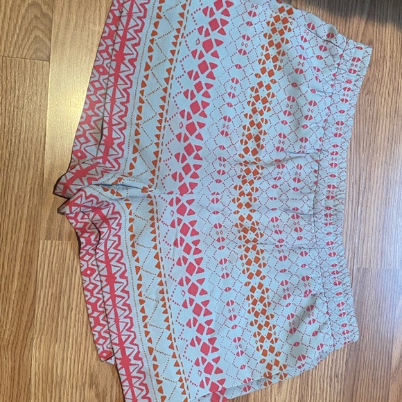 BCBGMaxAzria Pants - BCBG gently worn pattern shorts